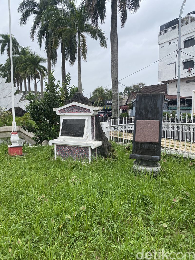 Penampakan Monumen Pahlawan Nasional Sisingamangaraja XII di Medan yang tak terawat (A. Fahri Perdana Lubis/detikSumut)