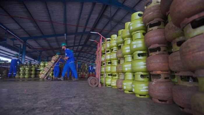 Pertamina Patra Niaga tambah stok LPG subsidi untuk Kalbar.