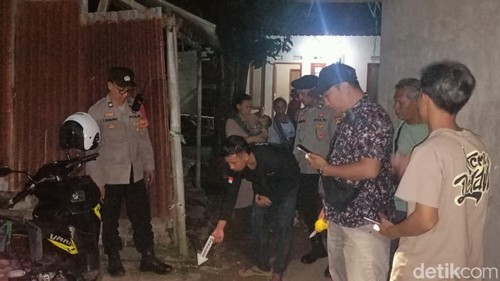Polisi melakukan olah TKP kasus percobaan bunuh diri di Tanak Beak, Kecamatan Narmada, Lombok Barat, Nusa Tenggara Barat (NTB), Kamis (19/12/2025). (Foto: Dok Polresta Mataram)