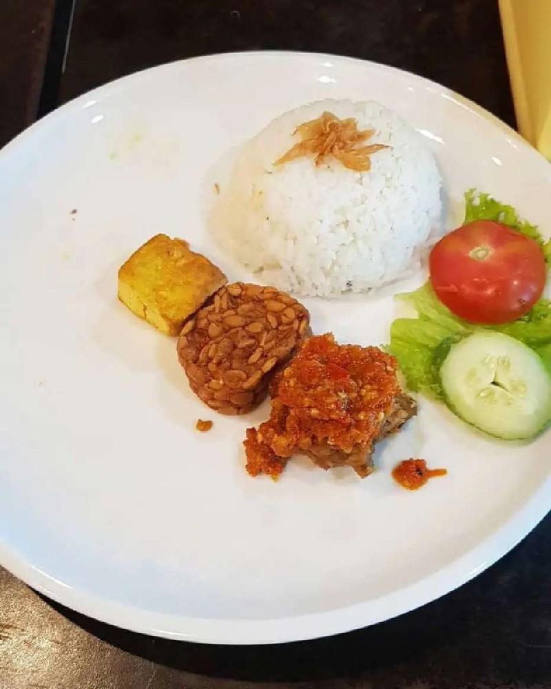Beragam sad food dibagikan di akun Instagram @_sadfood dan bikin ngakak. Ini niat jualan nggak, sih?
