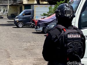 Robot Penjinak Bom Evakuasi Benda Mencurigakan di Ruko Bandung, Ini Isinya