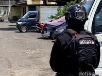 Kresek Hitam Bikin Geger hingga Robot Penjinak Bom Dikerahkan di Bandung