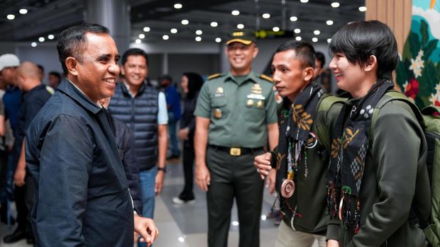 SEA Games Komite Olahraga Nasional Indonesia (KONI) Sulawesi Tengah (Sulteng) serta Gubernur Sulteng Anwar Hafid menyambut dua atlet peraih medali perunggu SEA Games Thailand 2025, Akyko Michelle dan Heriyanto.