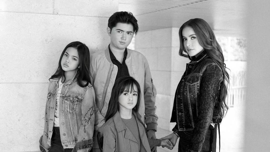 Olla Ramlan Ultah Ke-46, Anak Pertama: Stay Young My Vampire of A Mom!