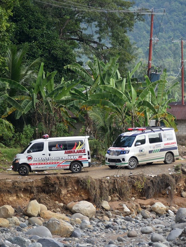 Sempat Terisolasi, Jalan Darurat Batu Busuk Padang Kembali Dibuka