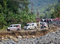 Sempat Terisolasi, Jalan Darurat Batu Busuk Padang Kembali Dibuka