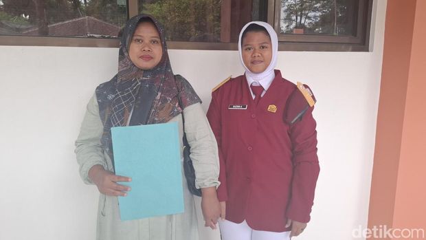 Nazwa, Siswi di SRMA 15 Tegalrejo, Magelang, Jumat (19/12/2025).