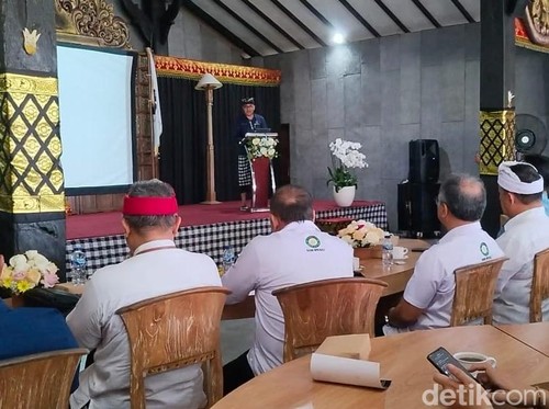 Sosialisasi program CAKRAWASI di Umadhatu Resort, Desa Megati, Kecamatan Selemadeg Timur, Tabanan, Jumat (19/12/2025). /Krisna Pradipta