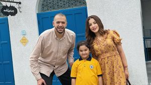 Momen Manis Tasya Farasya & Mantan Suami Ambil Rapor Anak