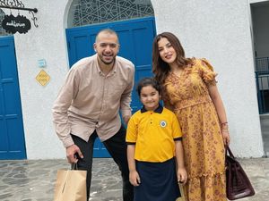 Momen Manis Tasya Farasya & Mantan Suami Ambil Rapor Anak