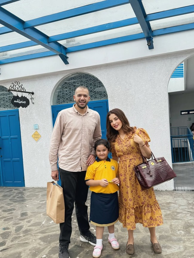 Meski telah berpisah, Tasya Farasya dan Ahmad Assegaf membuktikan bahwa peran sebagai orang tua tetap menjadi prioritas utama.  Foto: dok. Instagram @tasyafarasya