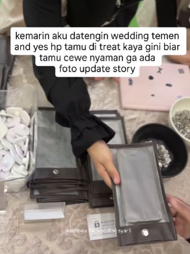Tren Wedding Anti Fotografi gunakan pouch HP khusus guna jaga privasi tamu. Kamera tertutup namun fungsi tetap normal agar tamu nyaman tanpa takut kena kamera. Unggahan tersebut langsung viral dan menjadi sorotan warganet.