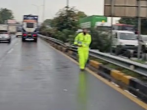 Evakuasi Truk Terguling di Cikunir Selesai Usai 4 Jam, Lalin Normal Lagi