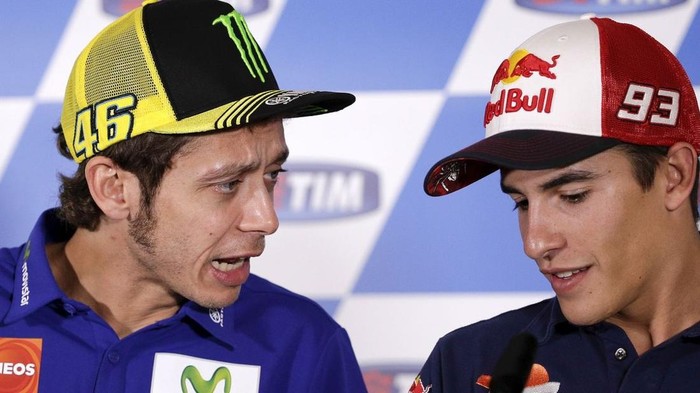 Valentino Rossi mengomentari persaingan MotoGP saat ini. The Doctor menilai sulit mengalahkan juara bertahan Marc Marquez apabila motor yang digeber lamban.