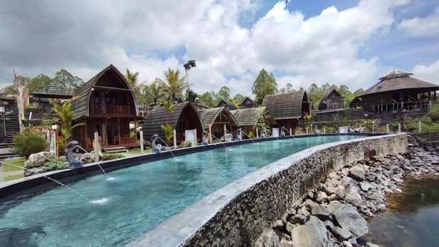 Deretan vila di objek wisata Seked Batur, Bangli, Bali, Sabtu (13/12/2025).