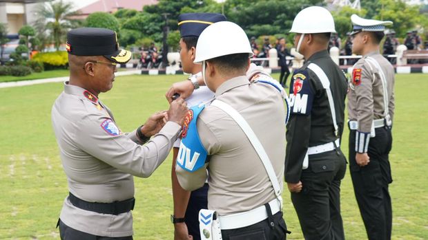 Wakapolda Jateng, Brigjen Latif Usman, dalam Apel Gelar Pasukan Operasi Lilin Candi 2025 di halaman Mapolda Jateng, Jumat (19/12/2025). Wakapolda Jateng, Brigjen Latif Usman, dalam Apel Gelar Pasukan Operasi Lilin Candi 2025 di halaman Mapolda Jateng, Jumat (19/12/2025).