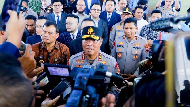 Wakapolri, Komjen Dedi Prasetyo, saat meresmikan kembali operasional pabrik garmen PT Wonghang Bersaudara dan PT Akarsa Garmen Indonesia di Pemalang.