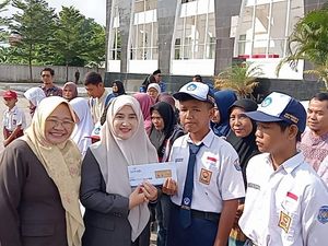 Pemkot Cirebon Gulirkan Bantuan Pendidikan Lewat Kartu Idola