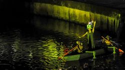 Tari Kontemporer di Sungai Ciliwung, Aksi Seni untuk Lingkungan dan Korban Bencana Sumatera