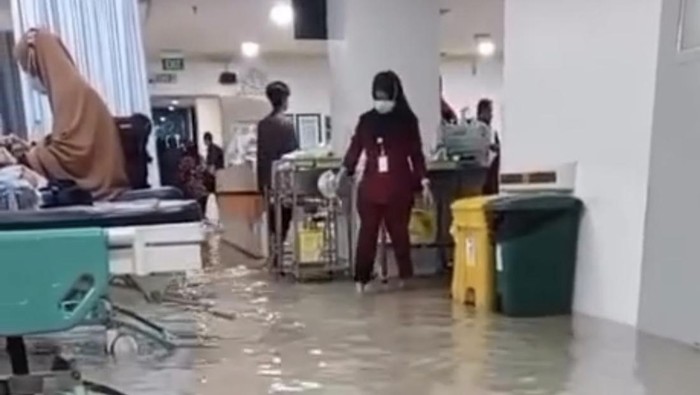 Hujan Lebat, Area IGD RSUD Sidoarjo Kebanjiran