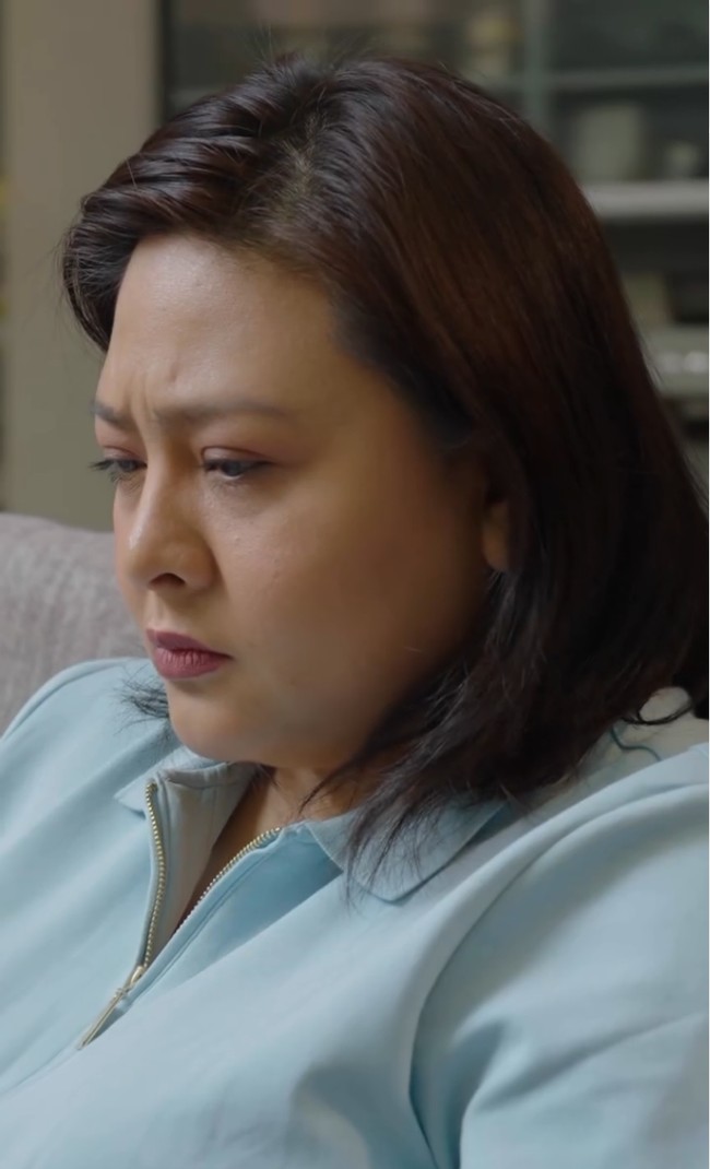 Audy Item mengunggah video tentang curahan hatinya di Instagram, Jumat (19/12/2025). Dia membahas tentang perubahan tubuhnya setelah memiliki dua anak. Foto: Instagram/@audyitem