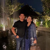 “Gada wanita yg sebahagia km SEKARANG!” tulis Iko, yang langsung menuai pujian dari netizen. Foto: Instagram/@audyitem