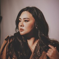 Kritikan terhadap tubuhnya akhirnya membuat wanita 42 tahun ini tersadar memang harus ada perubahan. Audy pun mulai menjalani diet dan hidup sehat. Foto: Instagram/@audyitem