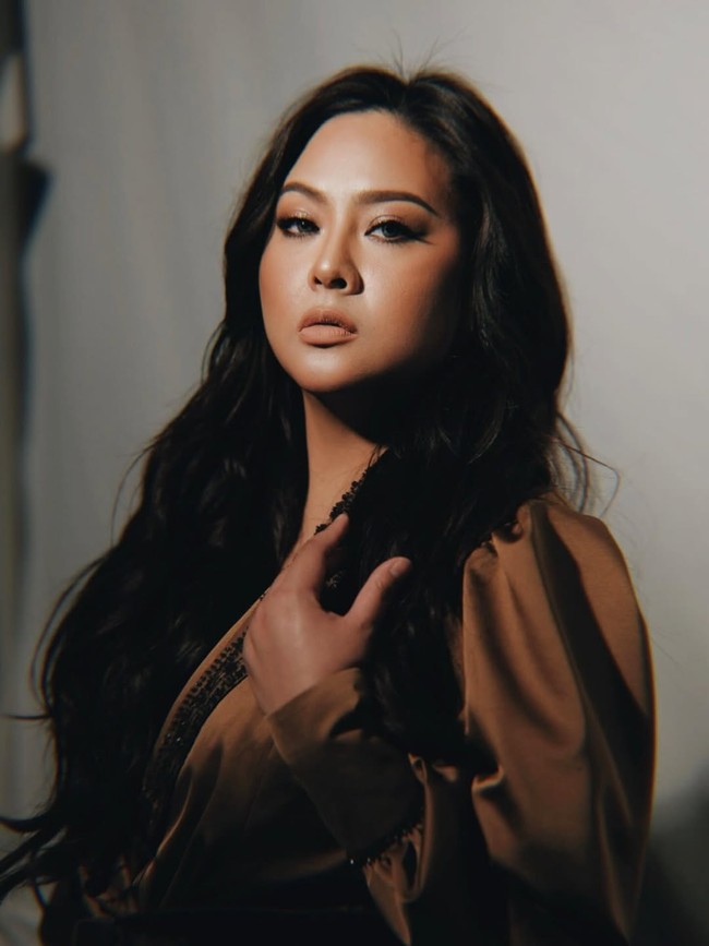 Unggahan video Audy mendapat dukungan dari banyak netizen dan teman. Termasuk sang suami, Iko Uwais. Foto: Instagram/@audyitem