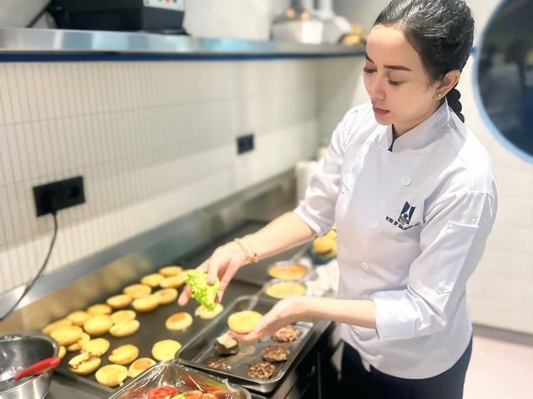 Aura Kasih Jago Masak ala Chef Bintang 5, Pamer Hasil Masakannya!