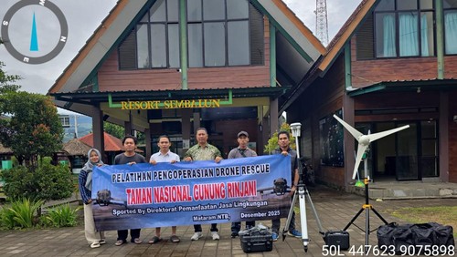Balai TNGR ketika sedang mencoba drone termal di Kantor TNGR Resort Sembalun, Lombok Timur, Jumat (20/12/2025). (Dok. TNGR)