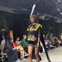 Ketika Kain Perca Bertemu Budaya Dayak di Bali Fashion Trend 2025