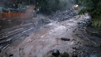 Diterjang Banjir Bandang, Kolam Air Panas Wisata Guci di Tegal Hilang