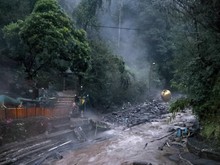 Diterjang Banjir Bandang, Kolam Air Panas Wisata Guci di Tegal Hilang