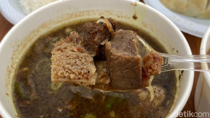 Coto Makassar dan  Pallubasa Oma Teny di Nusantara by The Beach PIK 2