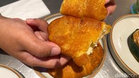 Hal menonjol lainnya adalah teksturnya yang renyah. Setiap gigitan croissant salt bread mengeluarkan bunyi krenyes. Foto: Yenny Mustika Sari/detikcom