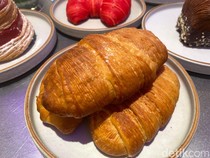 Unik! Ada Salt Bread Croissant yang Flaky di Bakery Ini