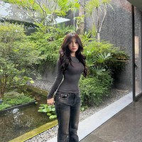 Dari kedua orangtuanya, Fuji diketahui memiliki darah keturunan Minang. Melalui akun Instagram pribadinya Fuji kerap membagikan foto-fotonya. Hingga kini ia sudah memiliki lebih dari 20,3 pengikut di Instagram. Foto: dok Instagram fuji_an