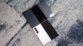 Dilihat dari luar, TriFold sejatinya mirip Fold7 hanya ada tambahan di bagian kanan. Foto: Adi Fida Rahman/detikINET