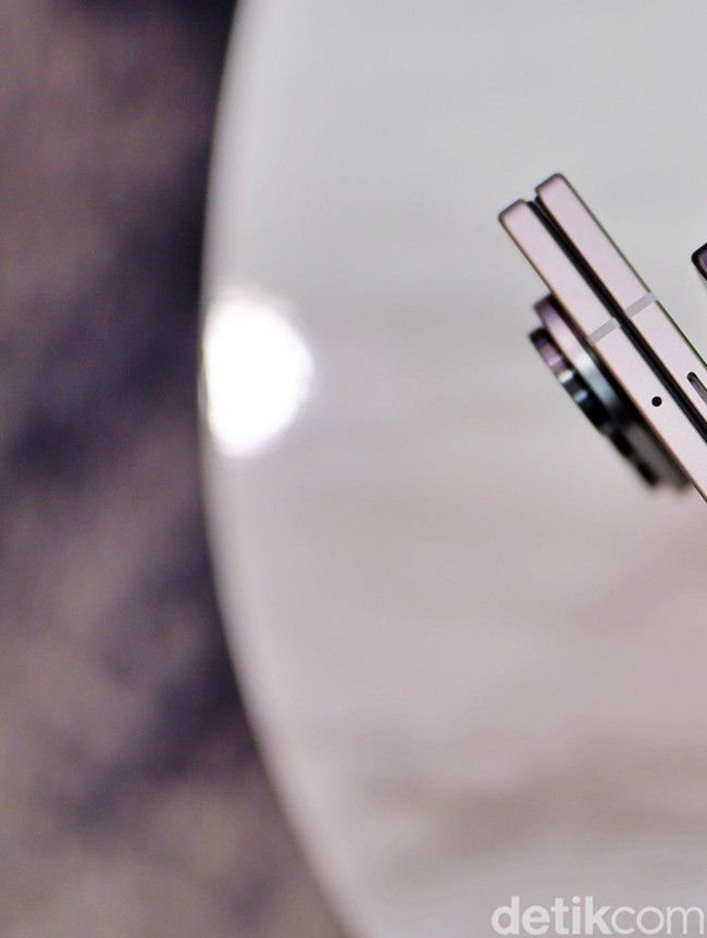 Adu Kemewahan: Deretan Foto Galaxy Z TriFold vs Fold7, Pilih Mana?