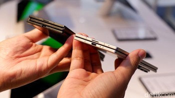Keduanya sama-sama ditenagai chipset terkencang saat ini, Snapdragon 8 Elite for Galaxy. Namun baterai TriFold jauh lebih besar yakni 5.600 mAh berbanding Fold7 yang memiliki 4.400 mAh. Foto: Adi Fida Rahman/detikINET