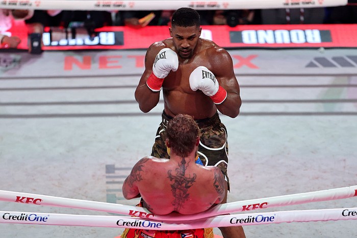 Foto: Anthony Joshua Pukul KO Jake Paul