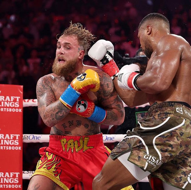 Foto: Anthony Joshua Pukul KO Jake Paul