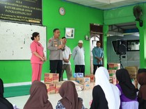 Kapolda Babel Sambangi Panti Jompo dan Panti Asuhan di Pangkalpinang