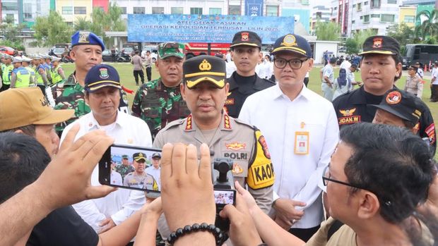 Kapolres Metro Tangerang Kota, Kombes Pol Raden Muhammad Jauhari, pimpin apel operasi lilin 2025