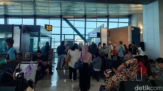 Libur Nataru Telah Tiba, Bandara Ramai, Penerbangan ke Bali Penuh