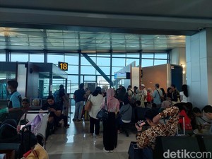 Libur Nataru Telah Tiba, Bandara Ramai, Penerbangan ke Bali Penuh