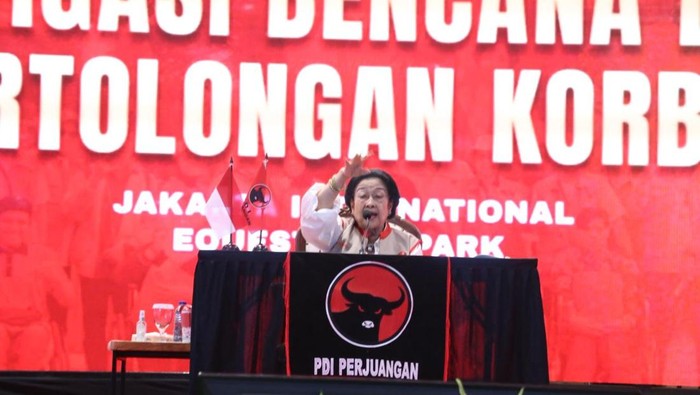 Megawati: BAGUNA PDIP Terjun ke Wilayah Bencana Langsung Bangun Dapur Umum