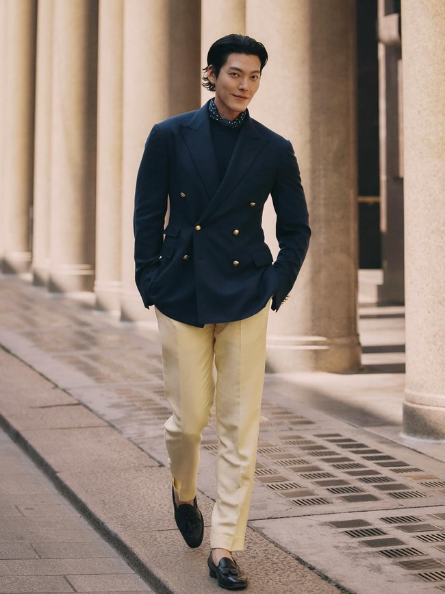 Selama itu pula, Shin Min Ah setia mendampingi, dengan tetap terlibat dalam proyek-proyek drama, termasuk serial populer ‘Hometown Cha-Cha-Cha’. Foto: Instagram/@____kimwoobin