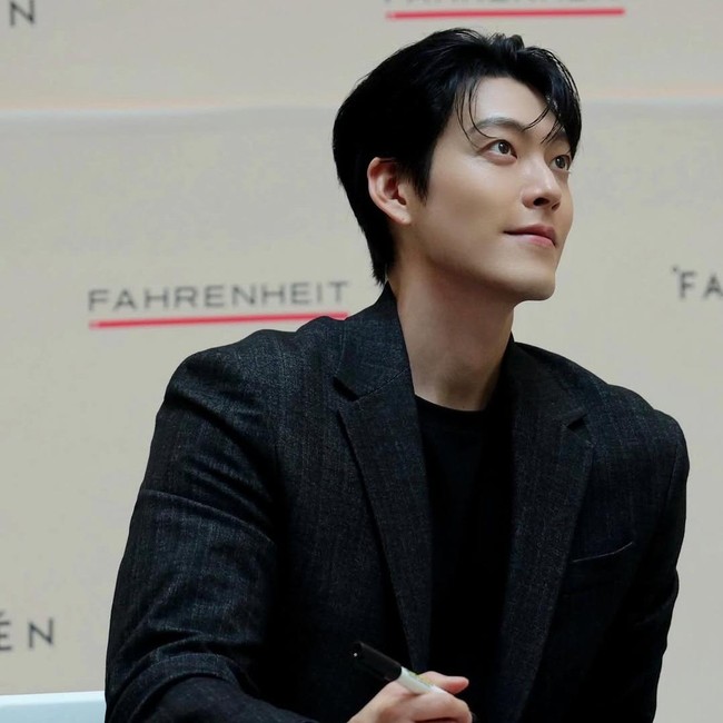 8 Potret Tampan Kim Woo Bin, Sembuh dari Kanker Kini Nikahi Shin Min Ah