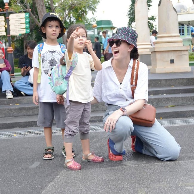 Foto Liburan Keluarga Kimberly Ryder di Dufan, Ancol